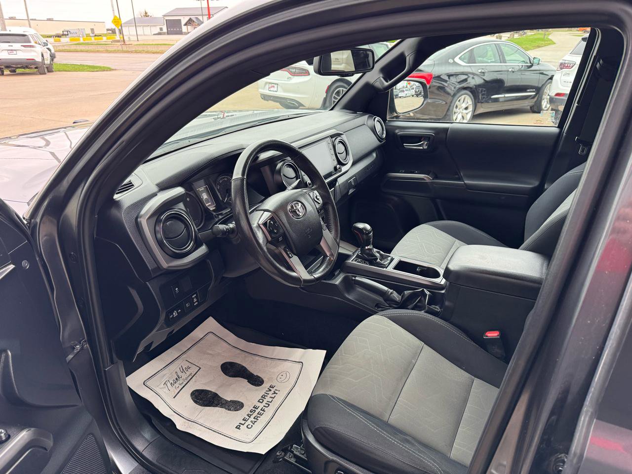 Used 2021 Toyota Tacoma TRD Off-Road image 12