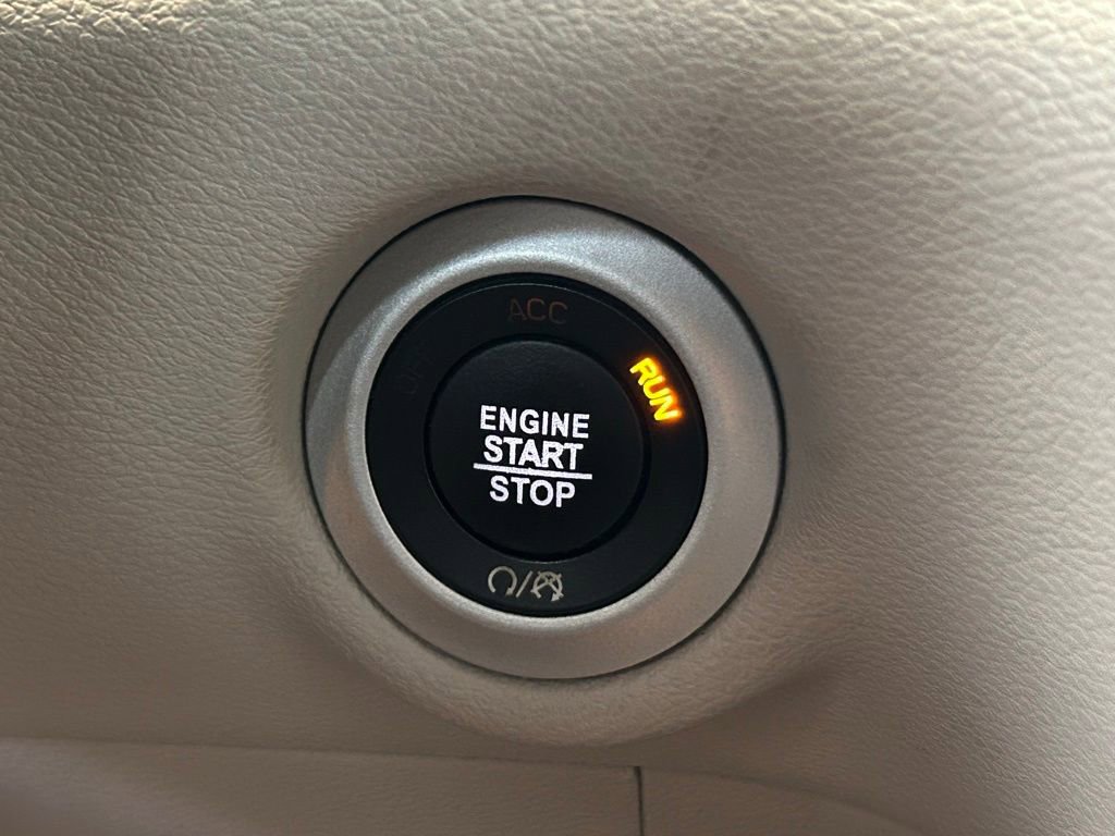 Used 2020 Chrysler Pacifica Touring-L Plus FWD image 27