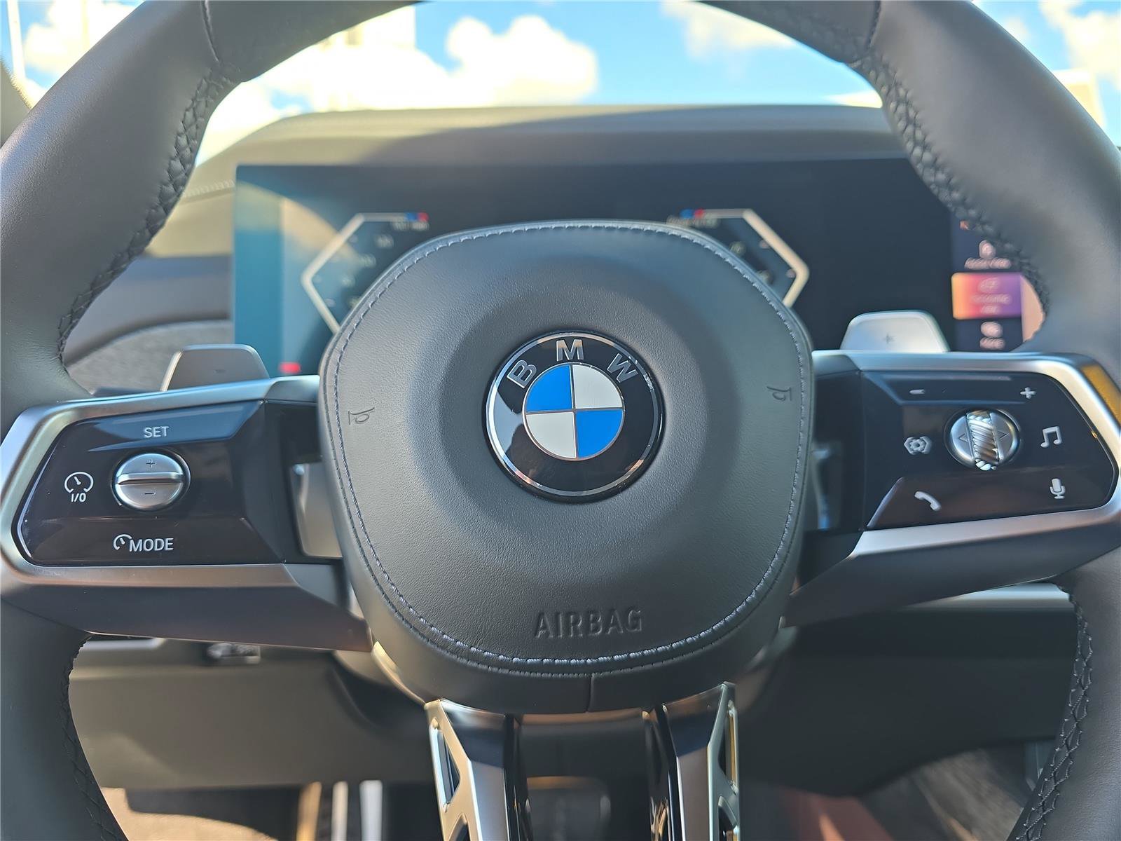 Used 2024 BMW 760i xDrive w/ Premium Package 2 AWD/4WD image 23