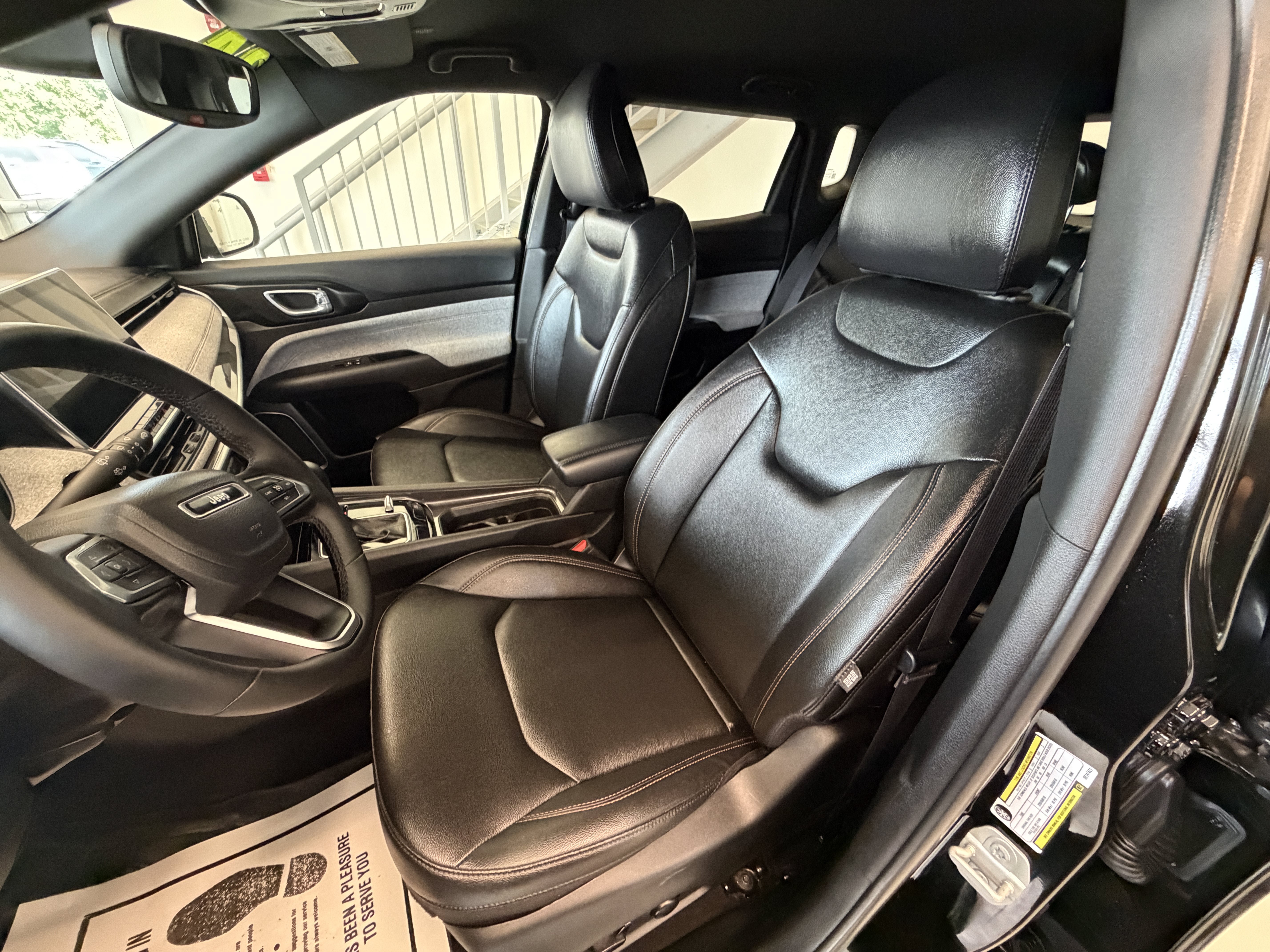 Used 2024 Jeep Compass Latitude AWD/4WD image 10