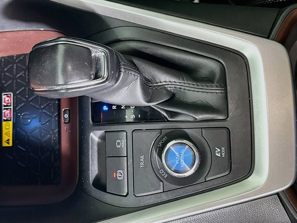 Used 2022 Toyota RAV4 Limited AWD/4WD image 19