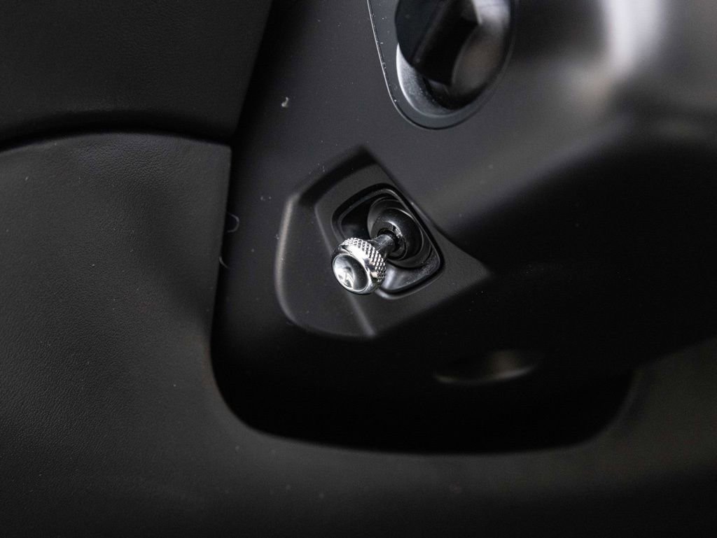 Used 2023 Bentley Bentayga Extended Wheelbase image 44