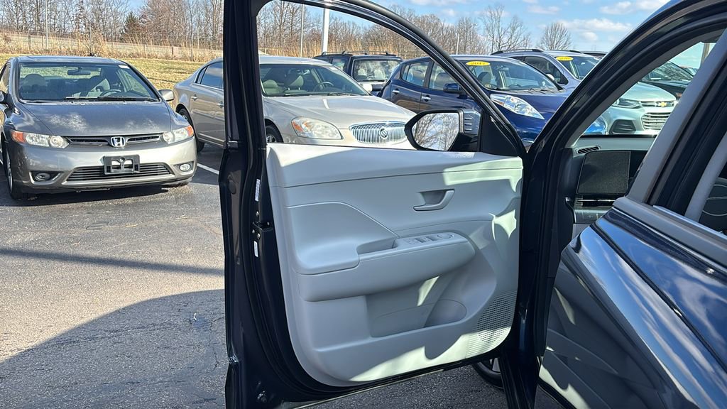 Used 2024 Hyundai Kona SEL image 11