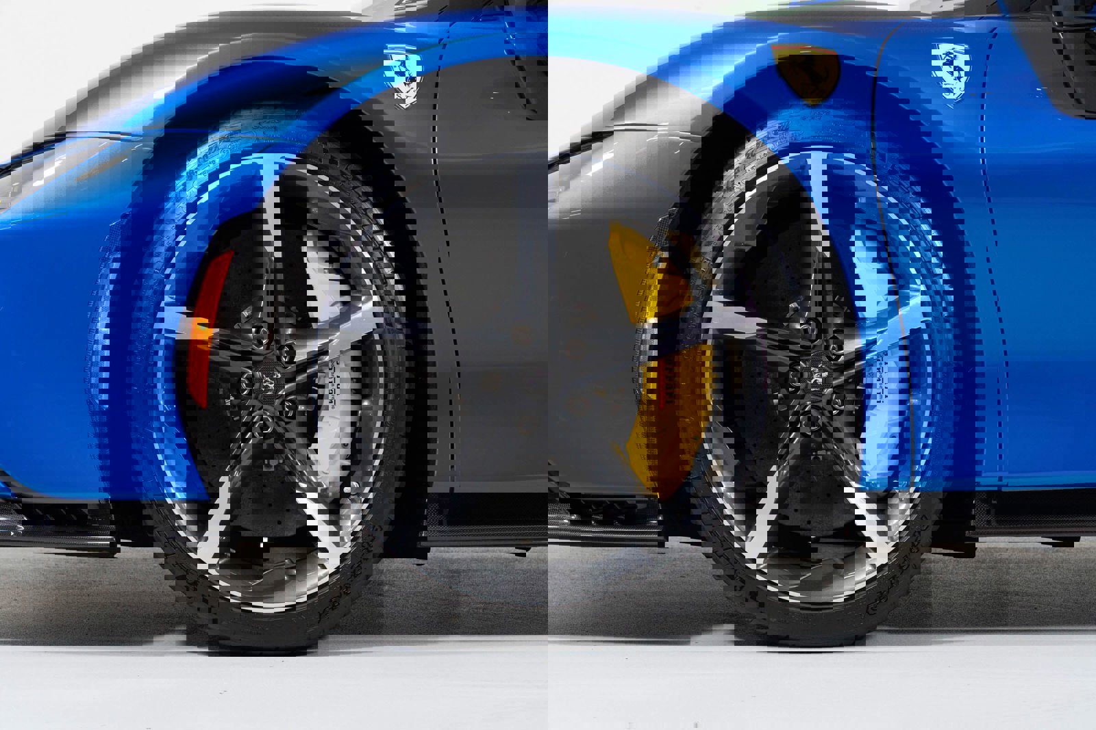 Used 2022 Ferrari SF90 Spider image 29