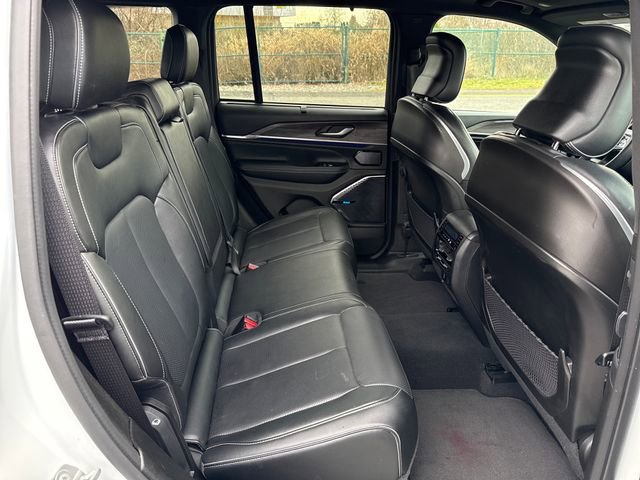 Used 2022 Jeep Grand Cherokee Overland w/ Advanced Protech Group III image 9