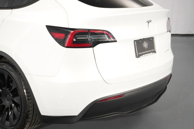 Used 2023 Tesla Model Y AWD image 14