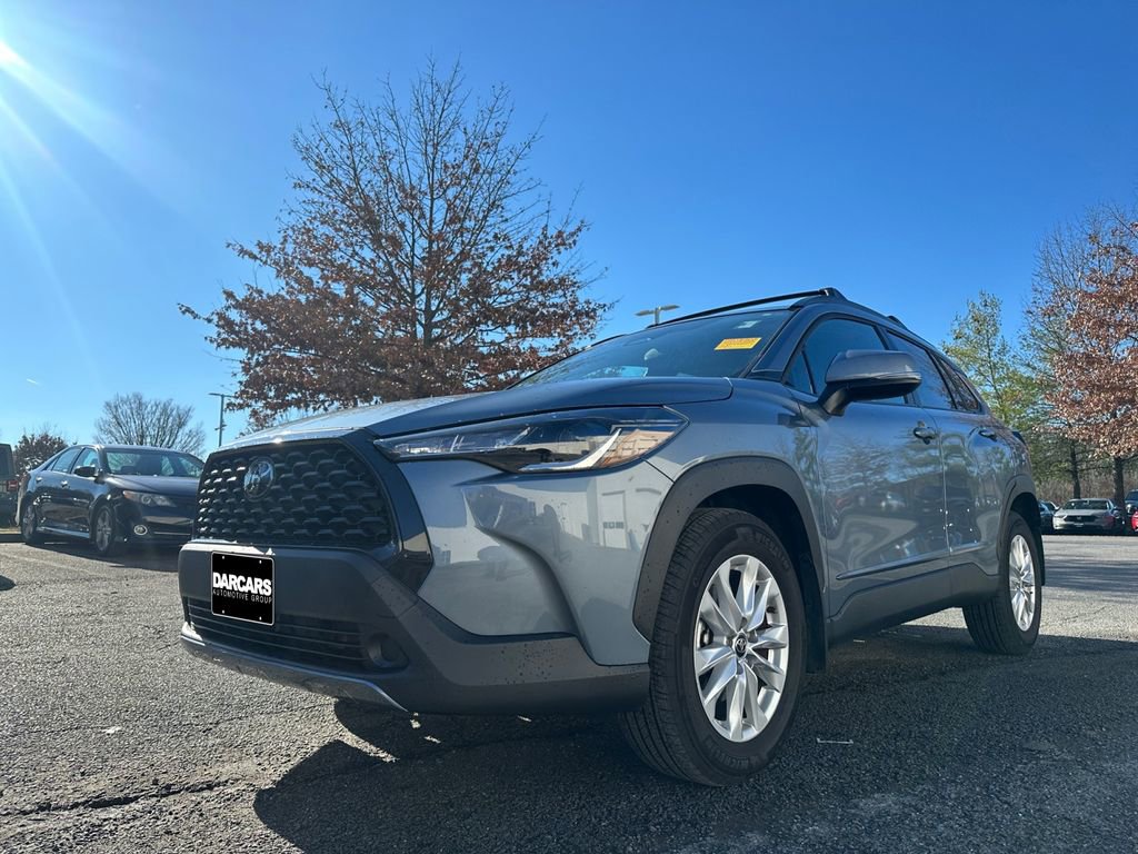 Used 2024 Toyota Corolla Cross LE image 32