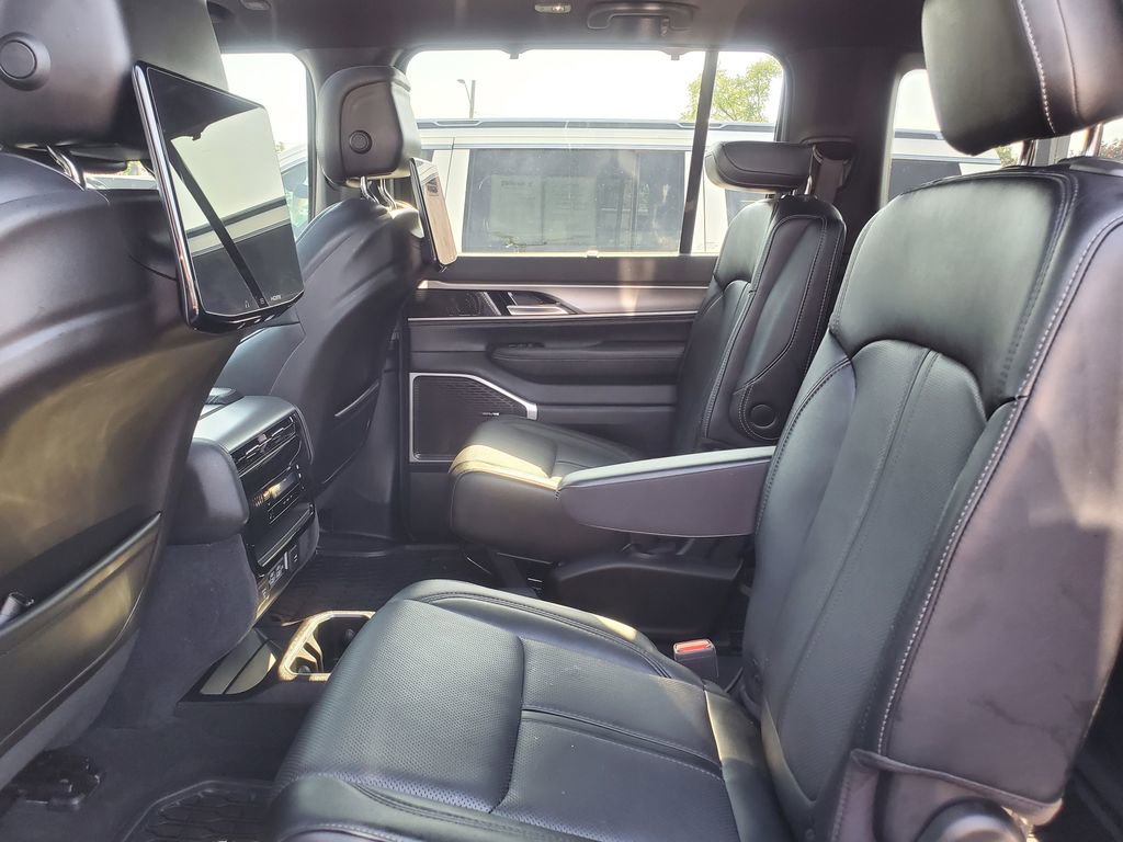Used 2024 Jeep Wagoneer Series II w/ Convenience Group I AWD/4WD image 26