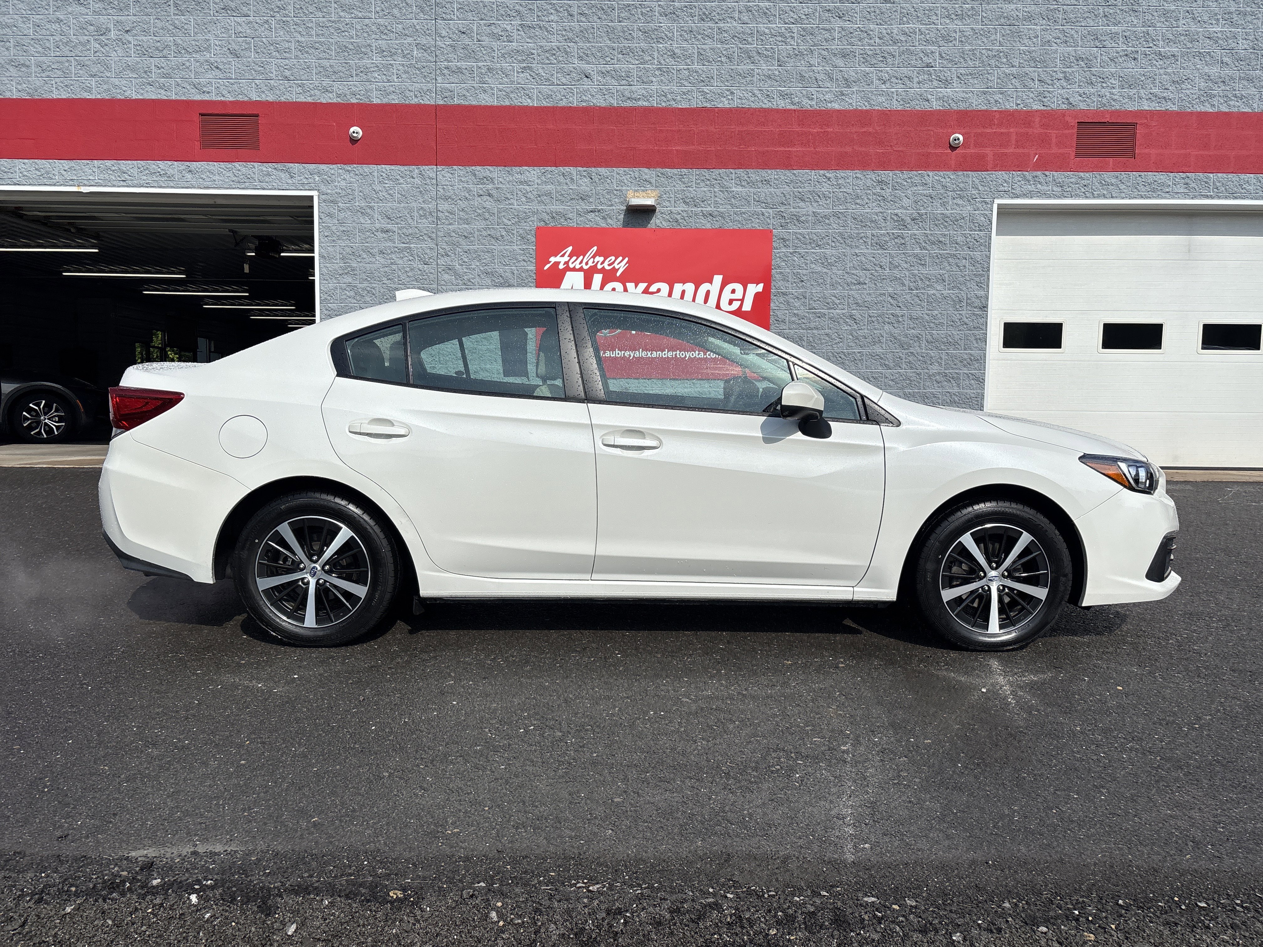 Used 2022 Subaru Impreza Premium image 2