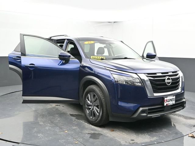 Used 2025 Nissan Pathfinder SV image 51
