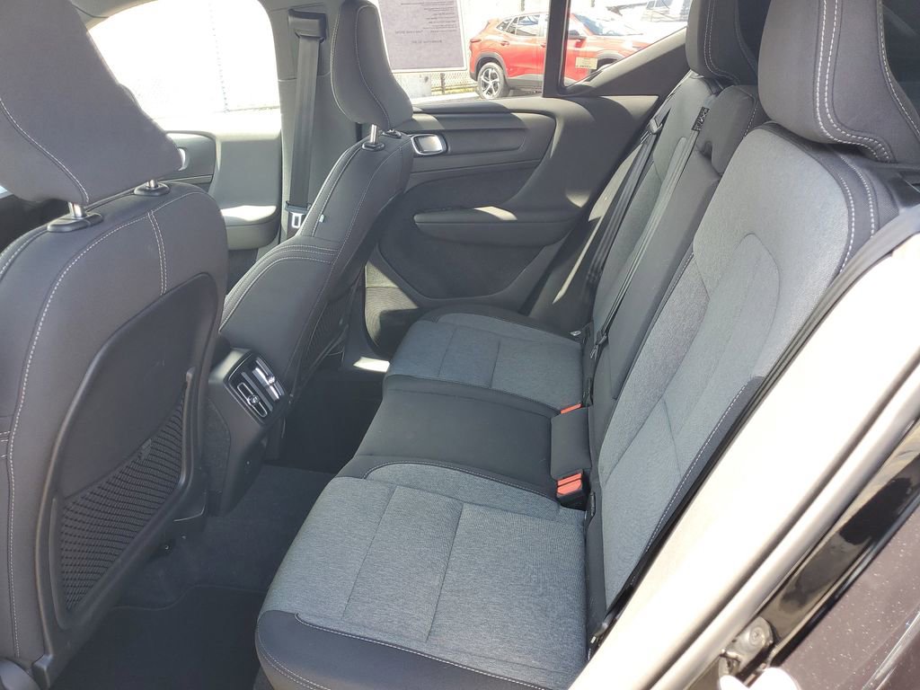 Used 2024 Volvo XC40 B5 Core AWD/4WD image 10