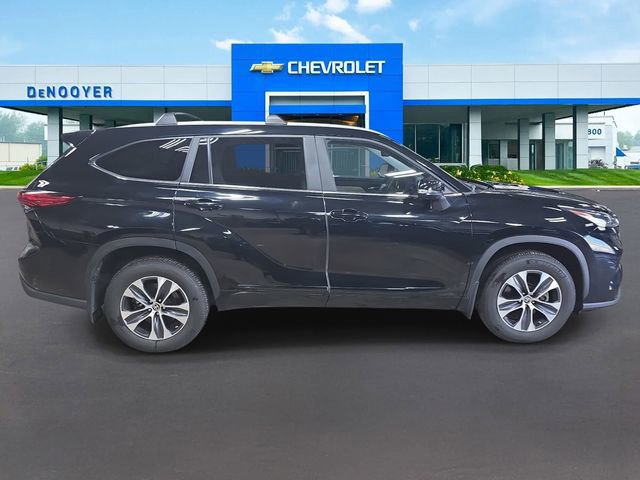 Used 2023 Toyota Highlander XLE image 5