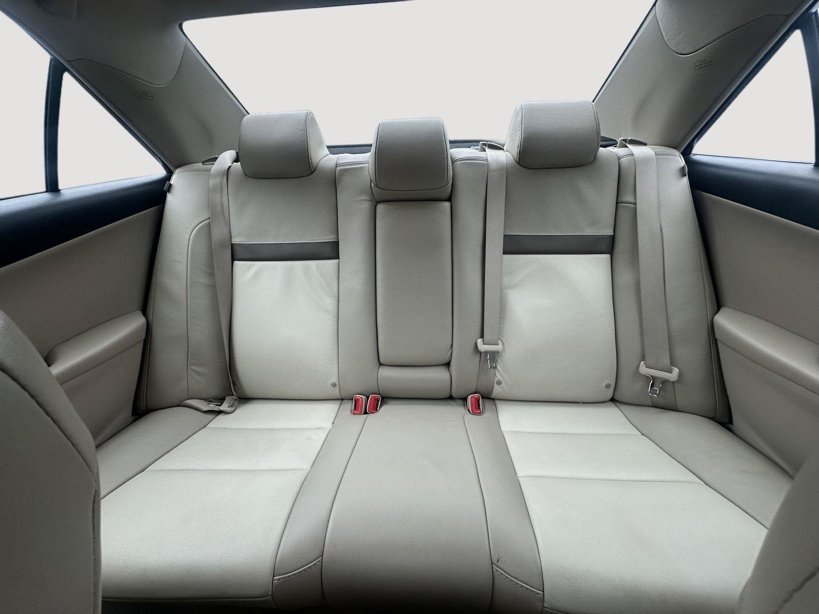 Used 2012 Toyota Camry XLE w/ Leather Pkg FWD image 12