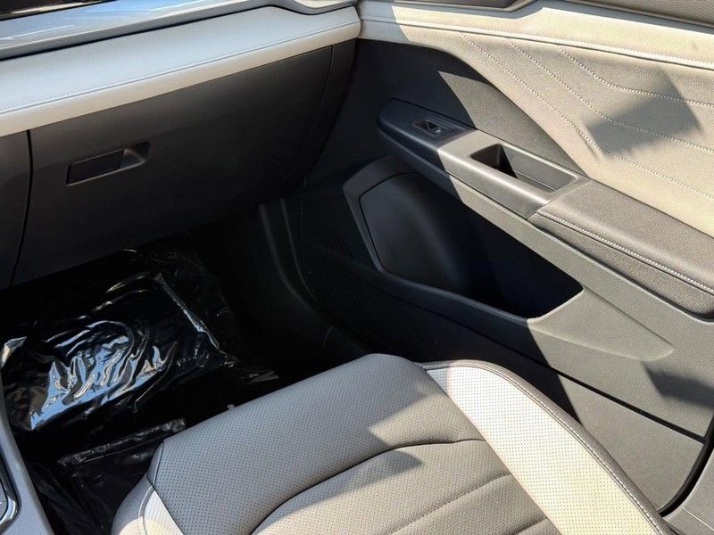 New 2026 Volkswagen Taos SEL AWD/4WD image 10