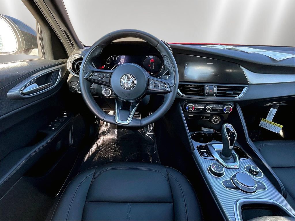 Used 2024 Alfa Romeo Giulia Ti AWD/4WD image 8