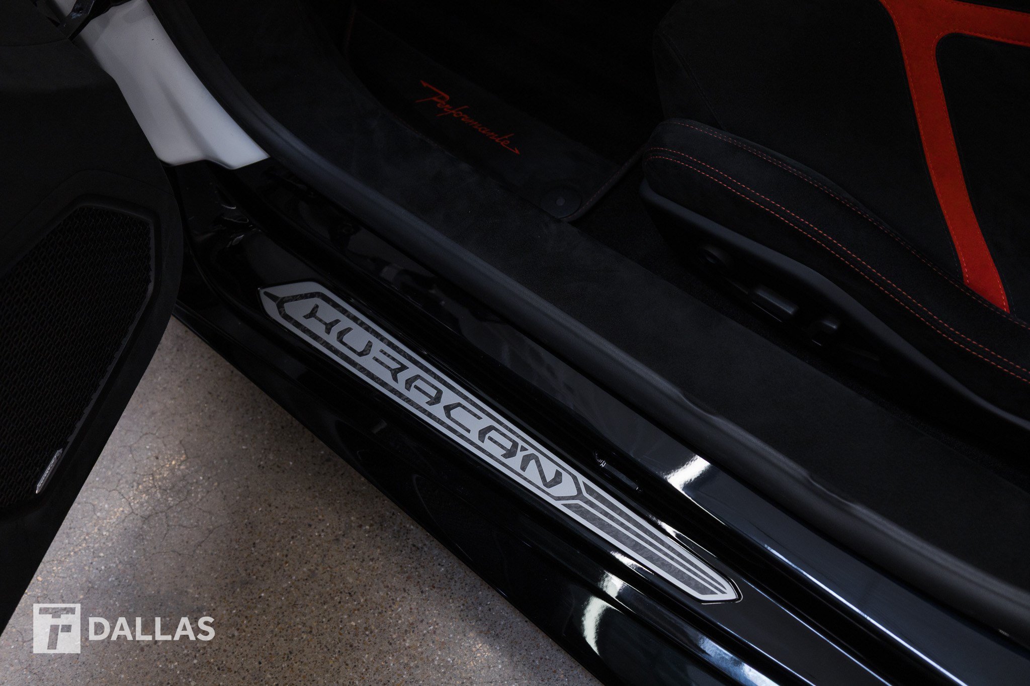 Used 2018 Lamborghini Huracan Performante AWD/4WD image 24