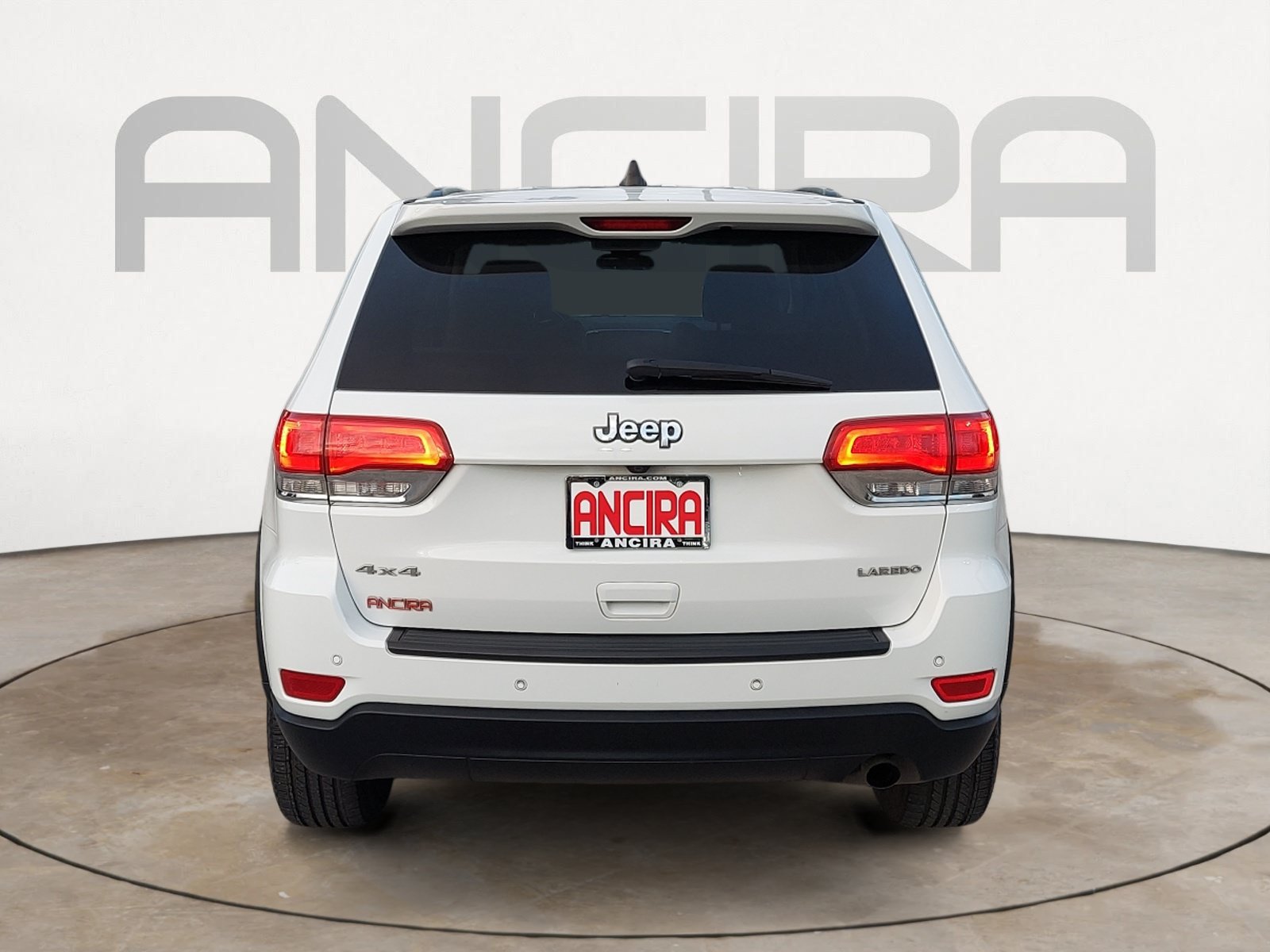 Used 2019 Jeep Grand Cherokee Laredo AWD/4WD image 9