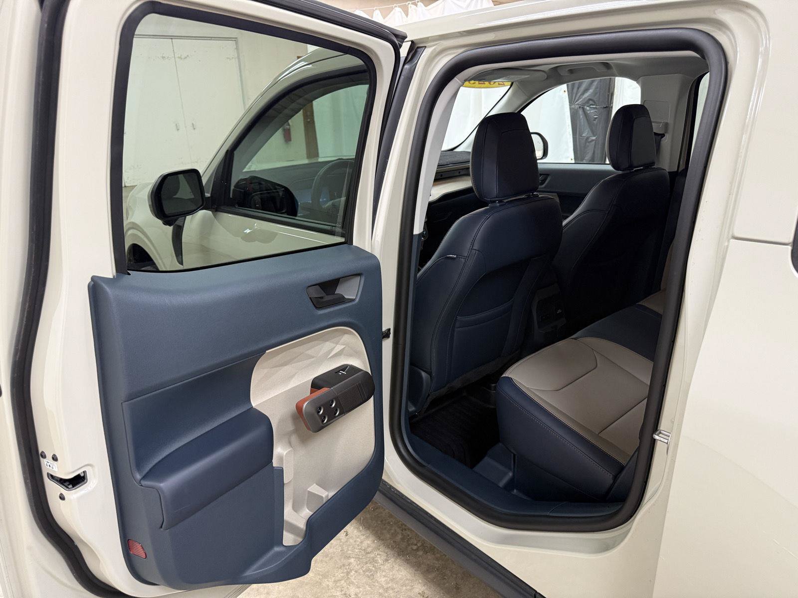 Used 2025 Ford Maverick Lariat w/ 4K Tow Package AWD/4WD image 23