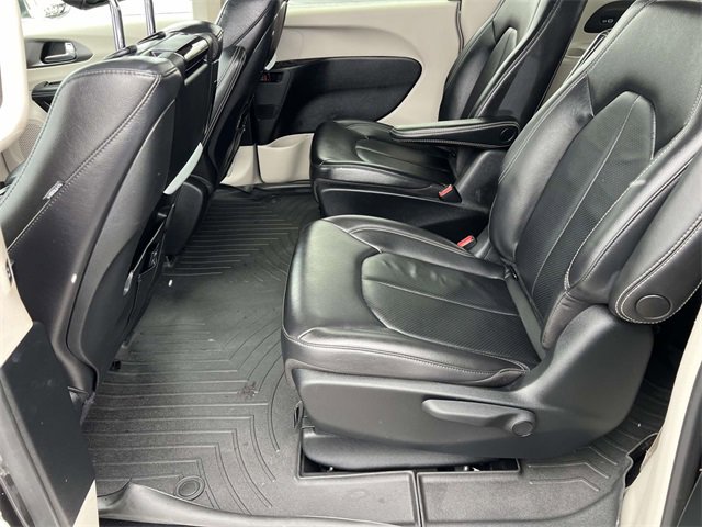 Certified 2022 Chrysler Pacifica Touring-L w/ Uconnect Theater Family Group image 26