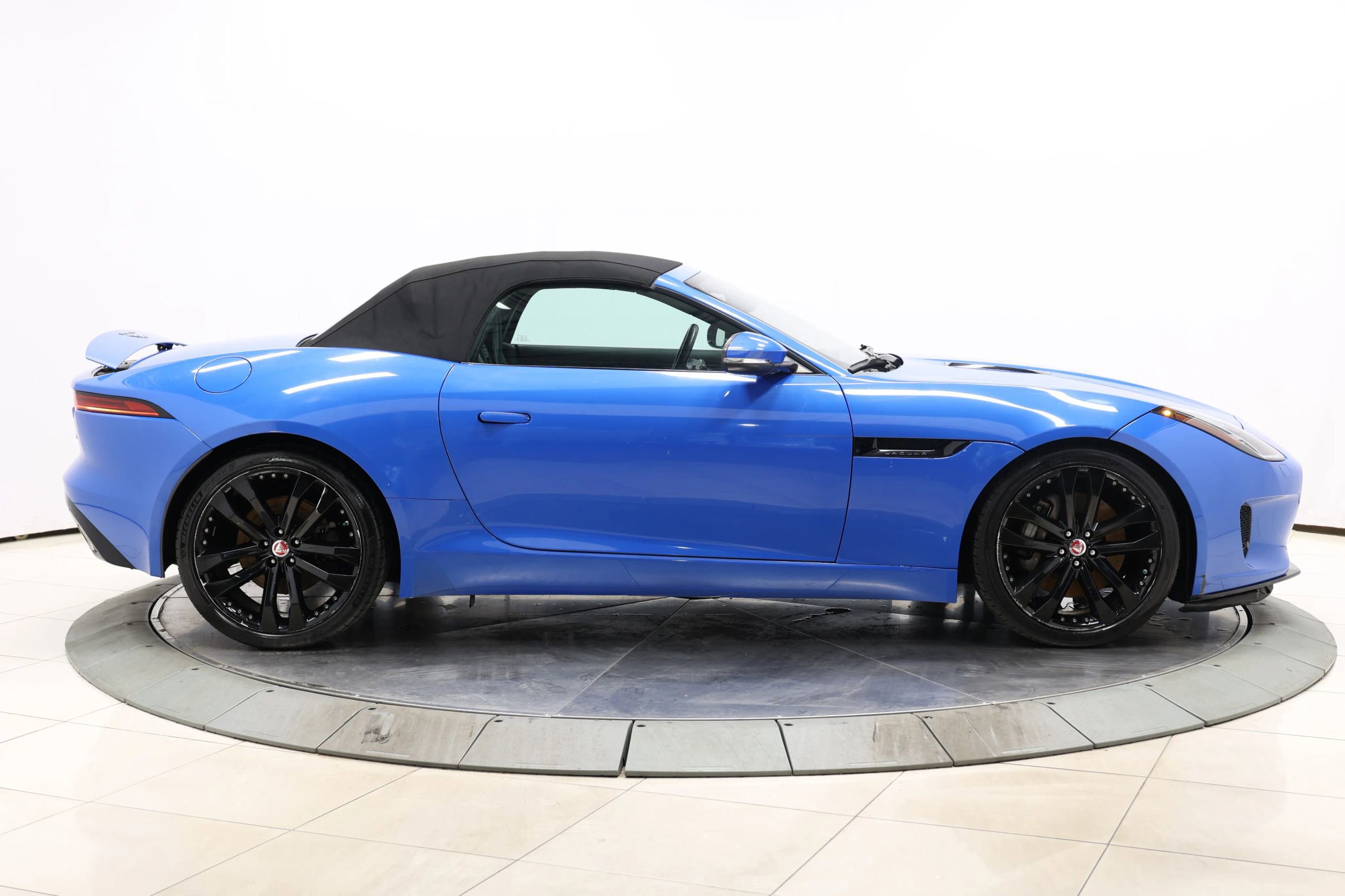 Used 2020 Jaguar F-TYPE Convertible image 71