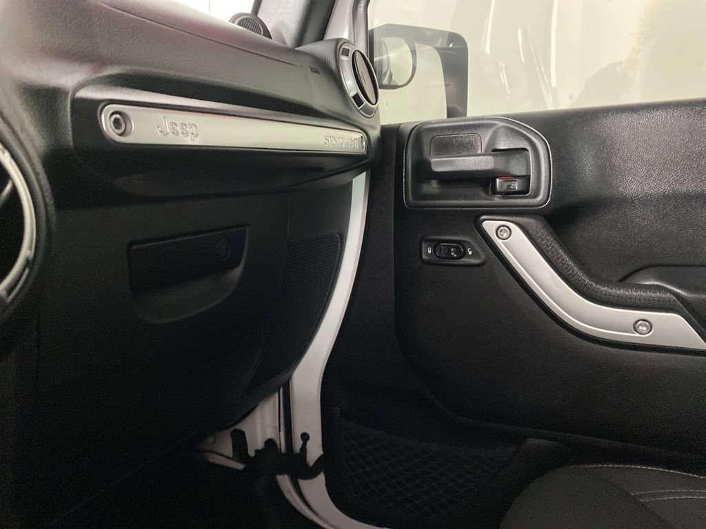 Used 2014 Jeep Wrangler Unlimited Rubicon w/ Connectivity Group image 22