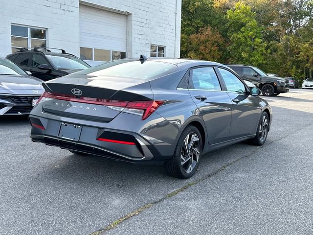 Used 2025 Hyundai Elantra SEL image 3