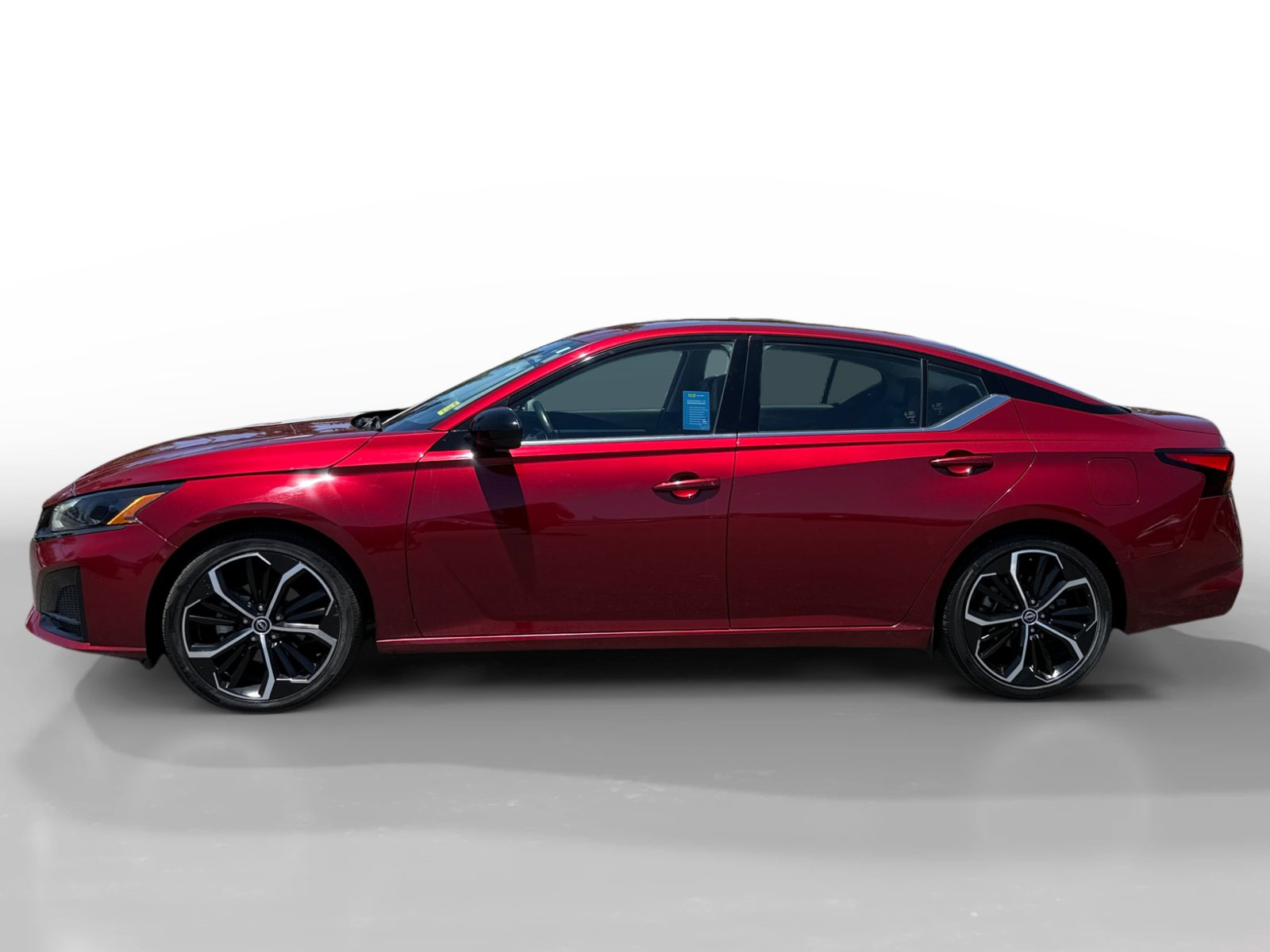Used 2023 Nissan Altima 2.5 SR FWD image 2