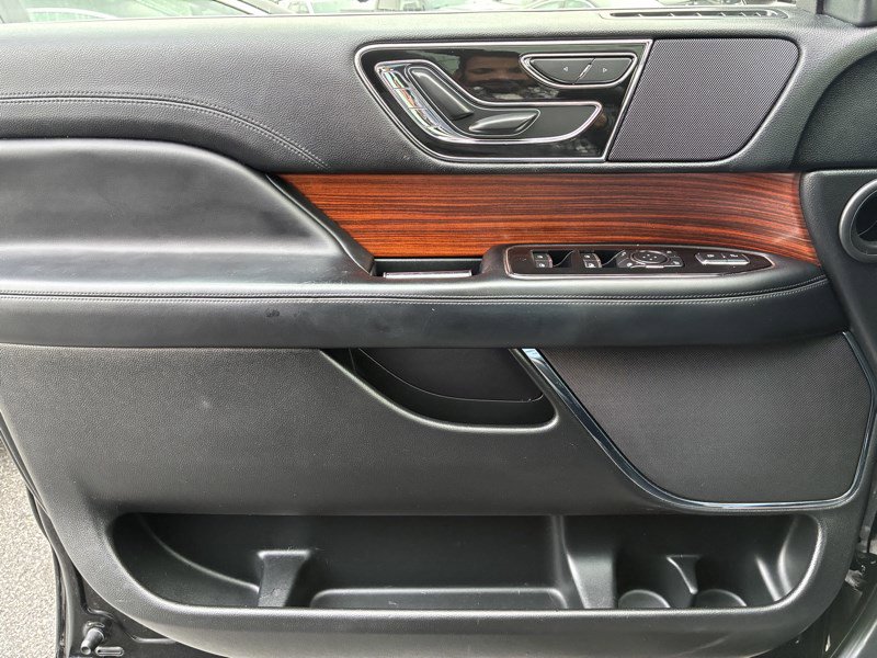 Used 2018 Lincoln Navigator Select image 20
