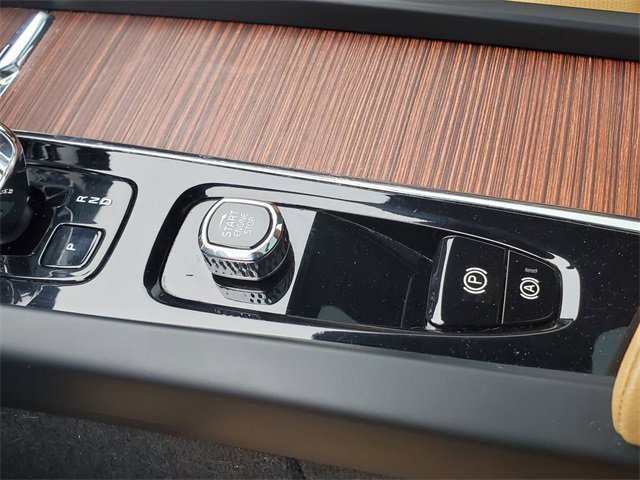 Certified 2023 Volvo XC60 B5 Ultimate w/ Climate Package image 26