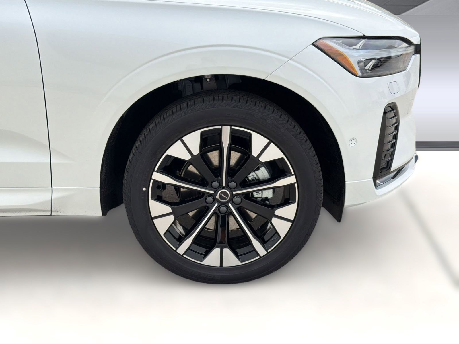 New 2026 Volvo XC60 B5 Plus w/ Protection Package Premier AWD/4WD image 11