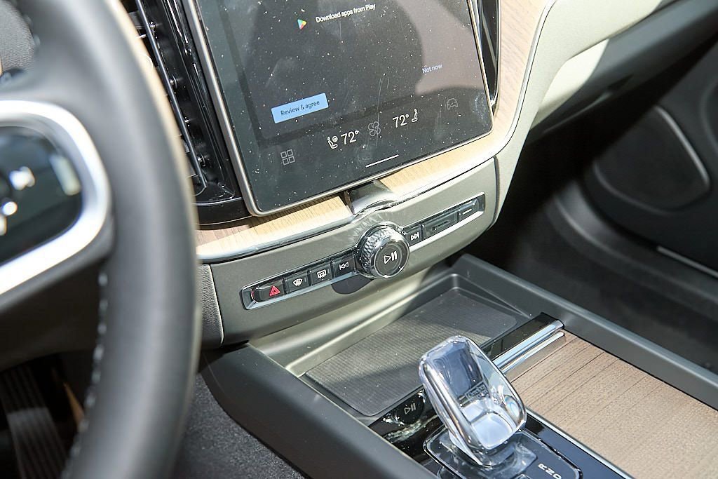 New 2026 Volvo XC60 B5 Plus w/ Protection Package Premier image 14