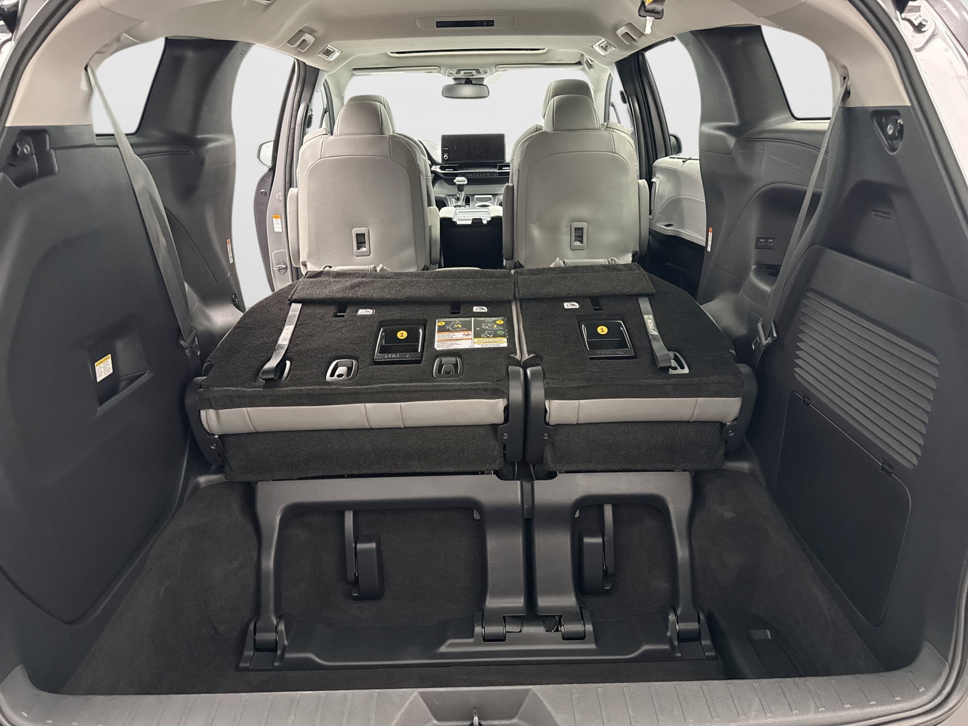 Used 2025 Toyota Sienna XLE AWD/4WD image 25