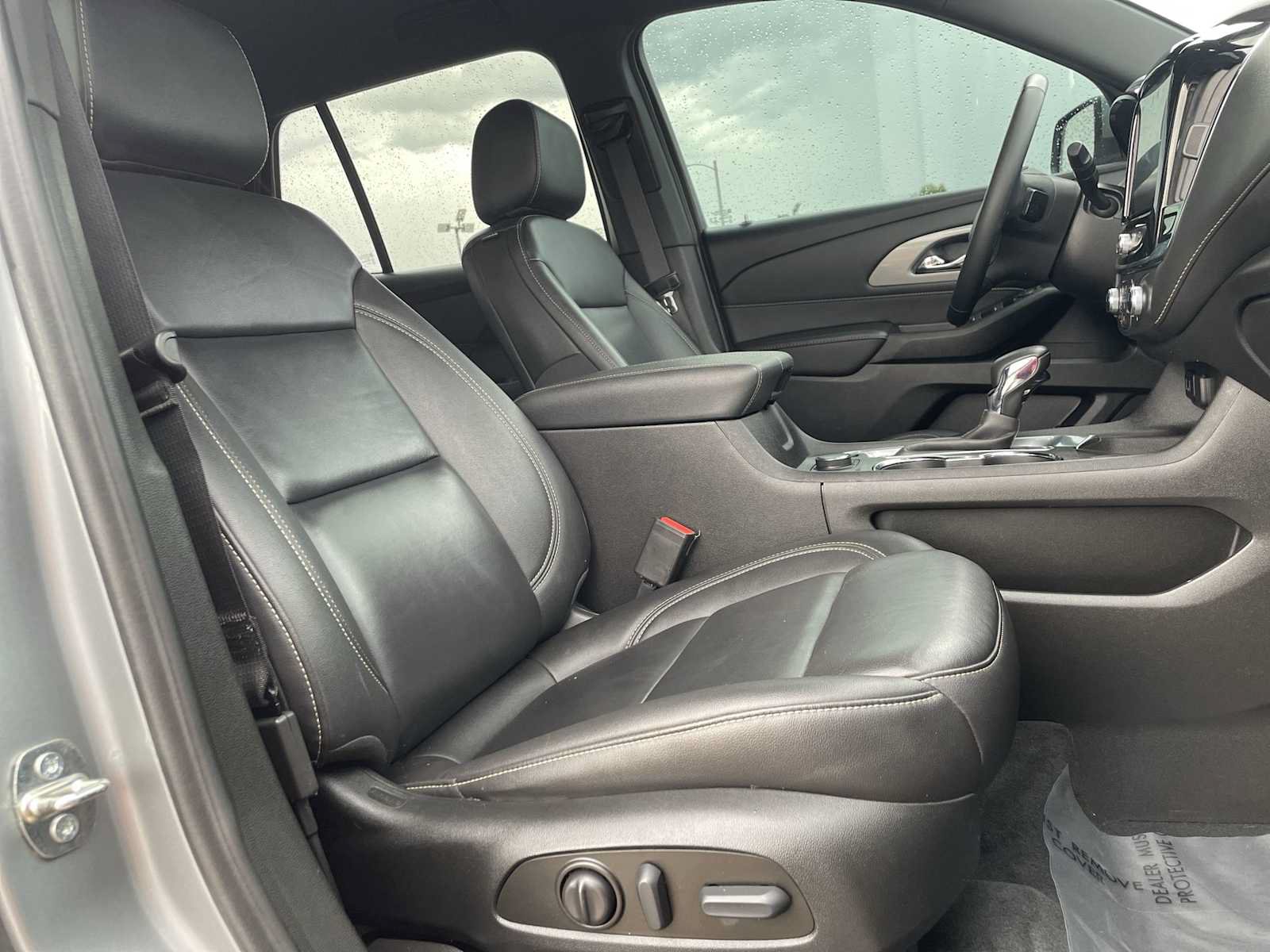 Used 2023 Chevrolet Traverse LT FWD image 27