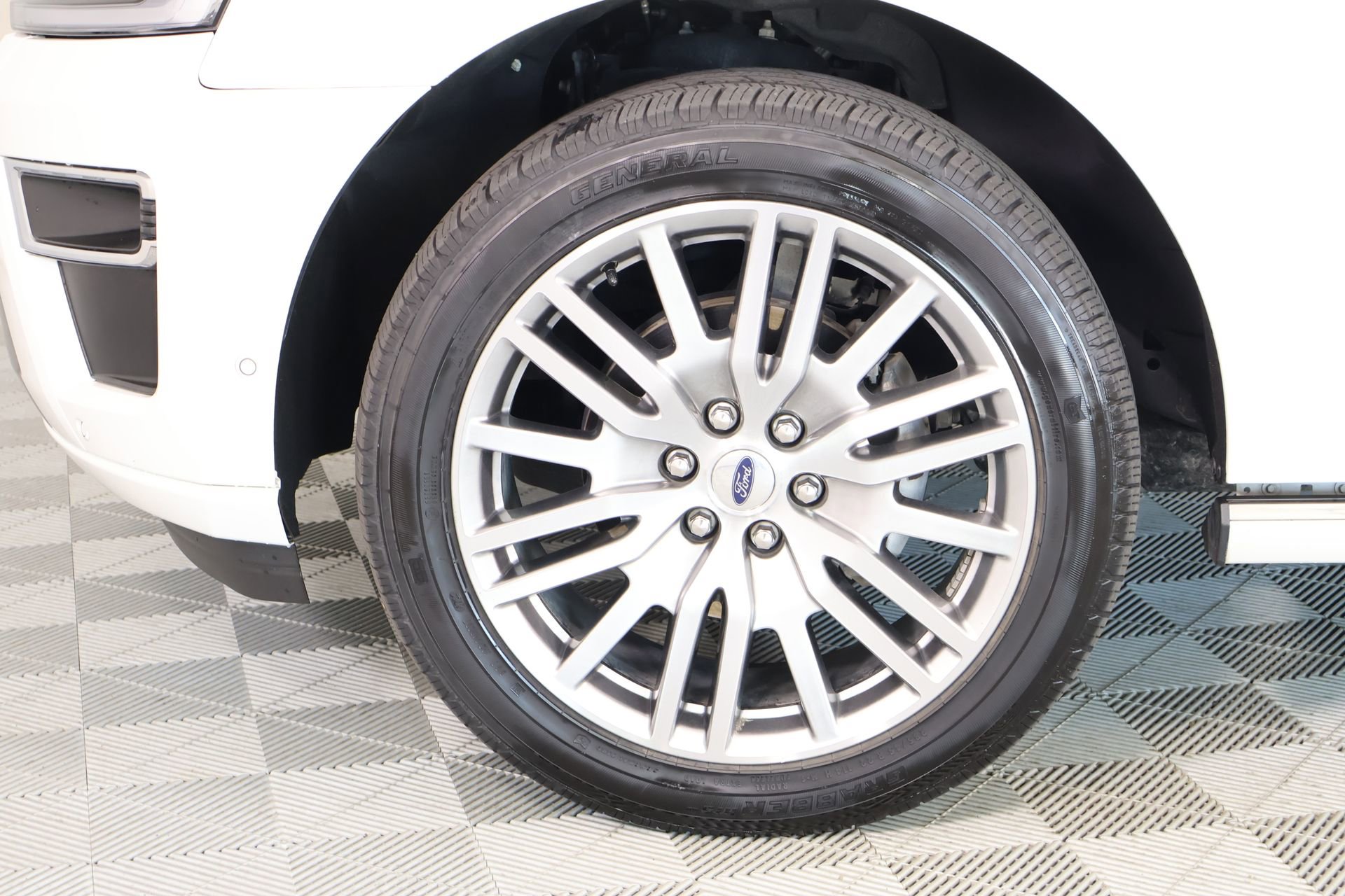 Used 2024 Ford Expedition Platinum image 21