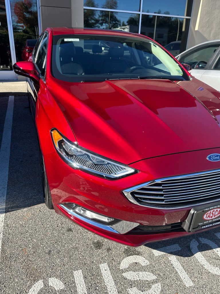 Used 2017 Ford Fusion SE w/ Fusion SE Technology Package AWD/4WD image 2
