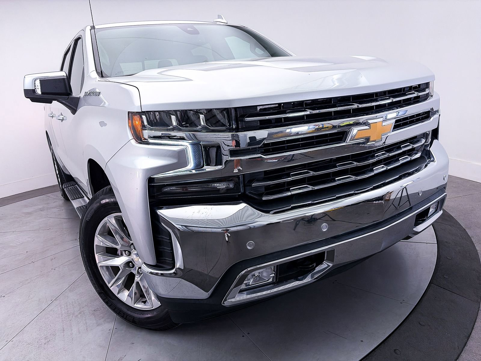 Used 2019 Chevrolet Silverado 1500 LTZ w/ LTZ Premium Package AWD/4WD image 10