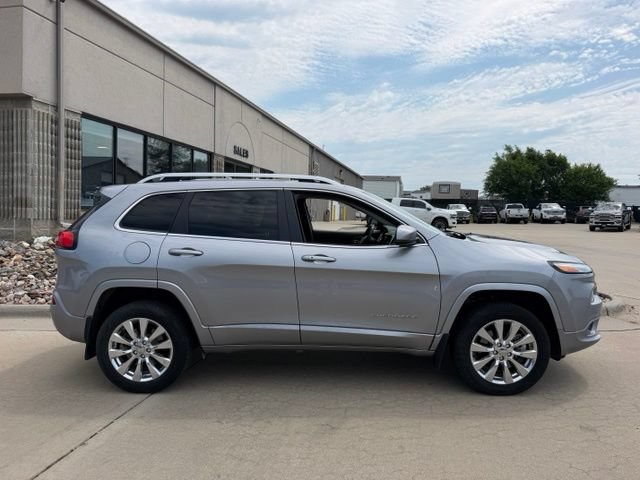 Used 2016 Jeep Cherokee Overland AWD/4WD image 5
