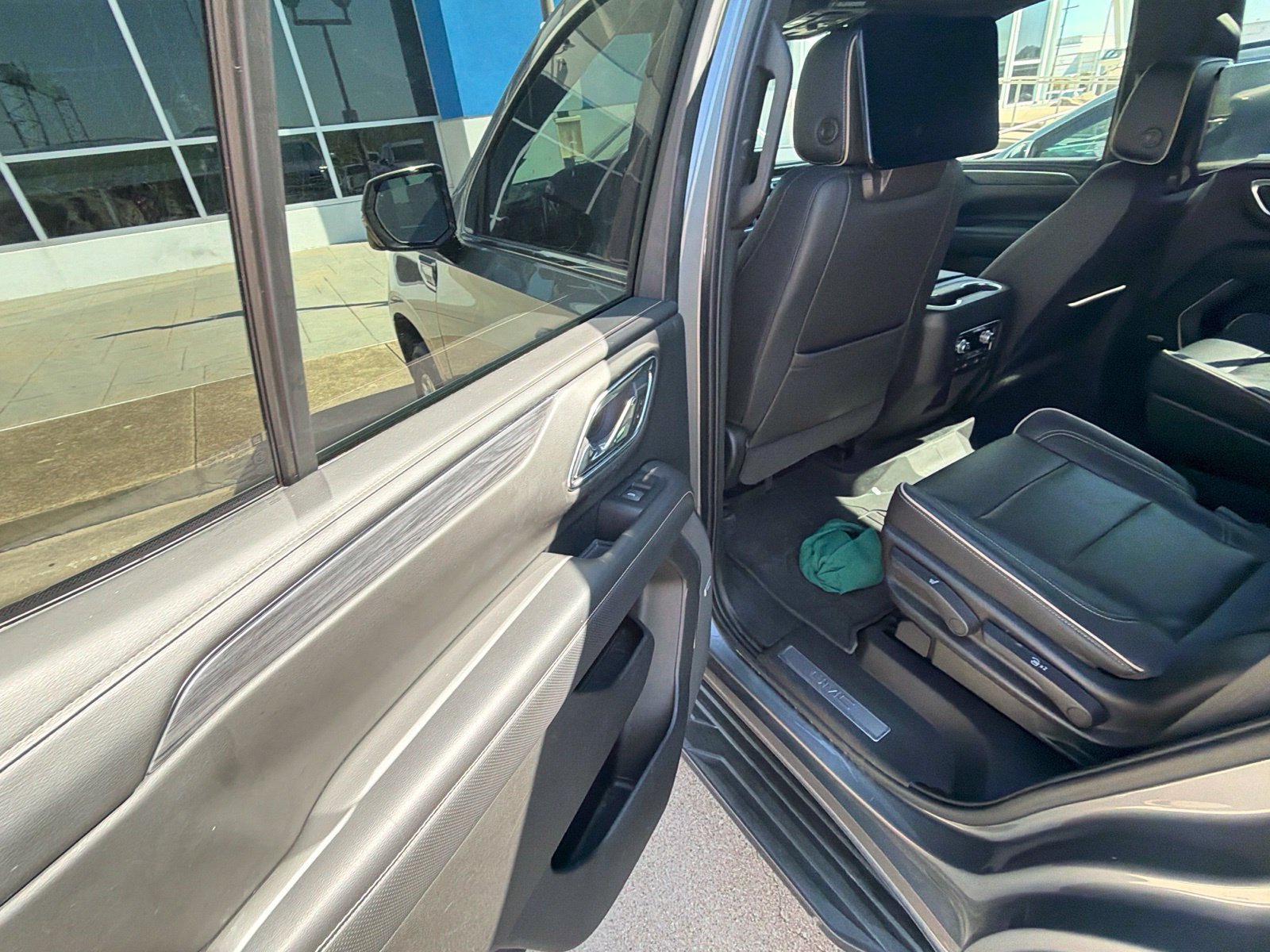 Used 2021 GMC Yukon SLT w/ SLT Luxury Plus Package RWD image 11