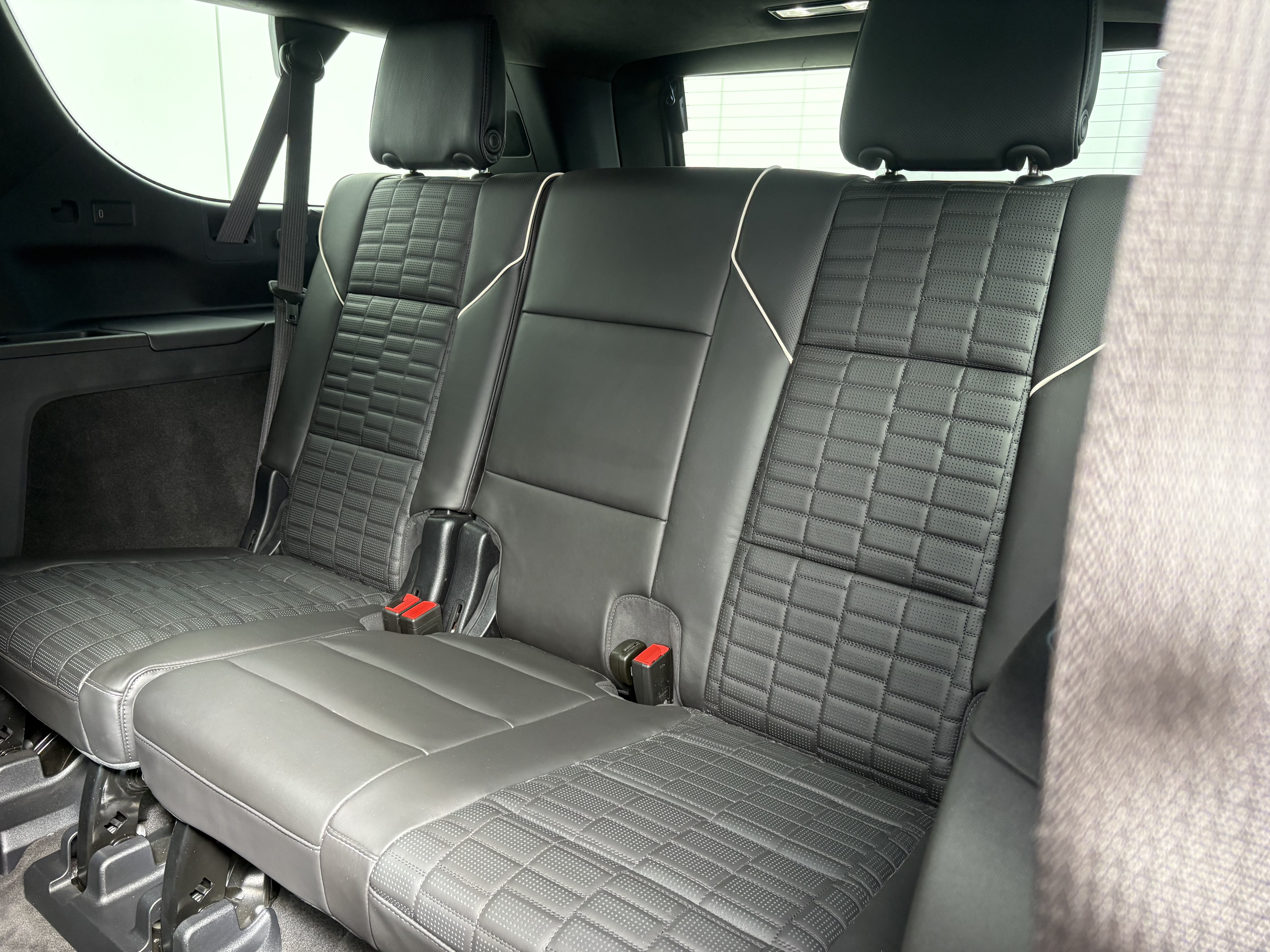 Used 2025 Cadillac Escalade ESV V AWD/4WD image 14