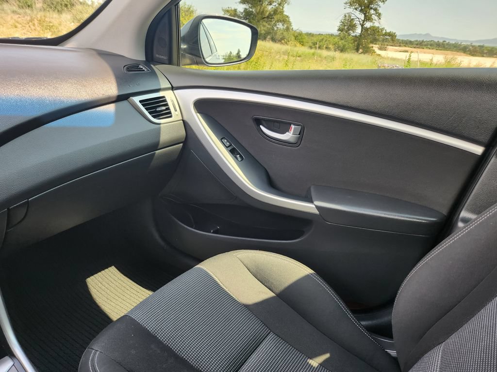 Used 2016 Hyundai Elantra GT FWD image 24