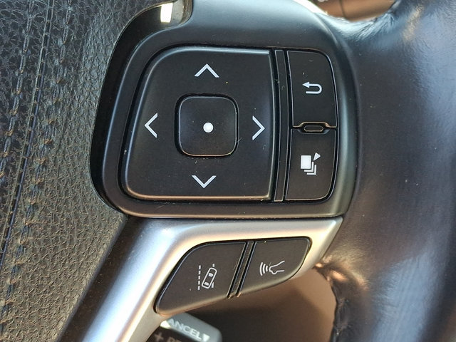 Used 2018 Toyota Highlander Limited AWD/4WD image 25