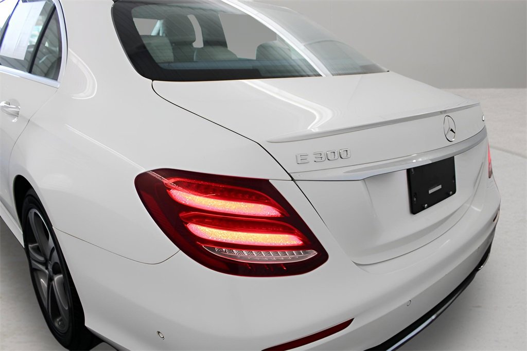 Used 2017 Mercedes-Benz E 300 4MATIC image 9