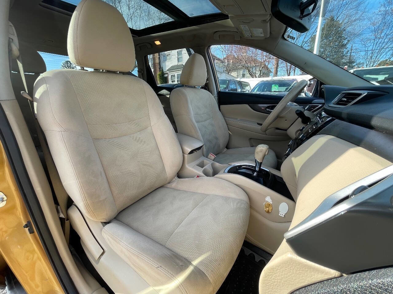 Used 2015 Nissan Rogue SV w/ SV Moonroof Package image 36