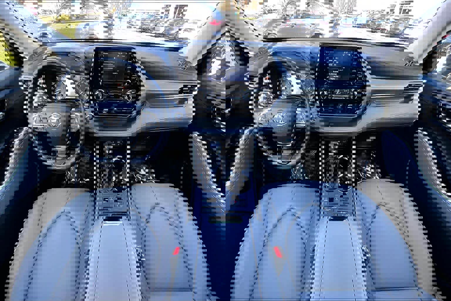 Used 2022 Toyota Highlander XLE image 16