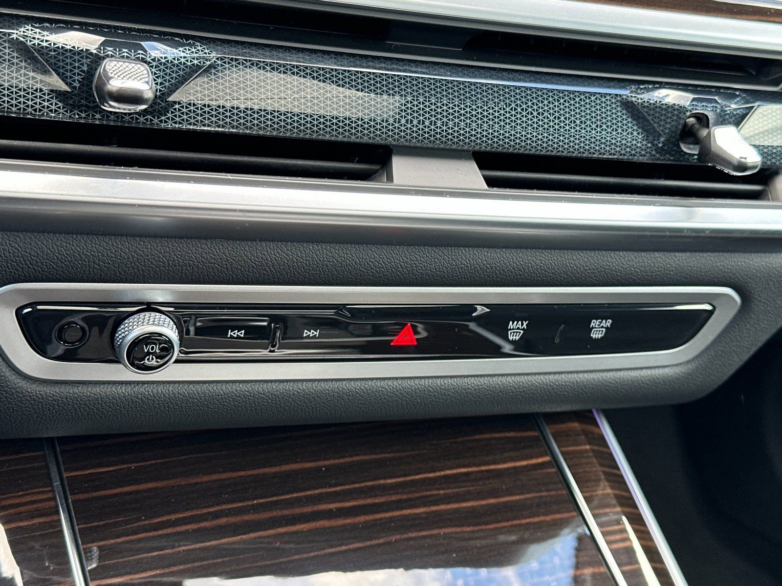 Used 2026 BMW X5 xDrive40i w/ Premium Package image 24