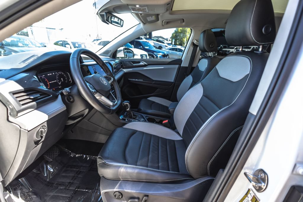 Used 2022 Volkswagen Taos SEL w/ Panoramic Sunroof Package AWD/4WD image 17