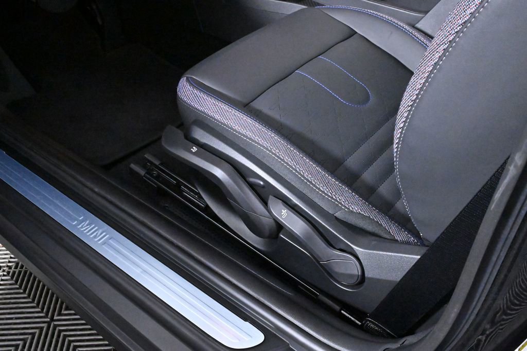 Certified 2025 MINI Cooper S image 26