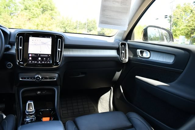 Certified 2026 Volvo XC40 B5 Plus AWD/4WD image 23