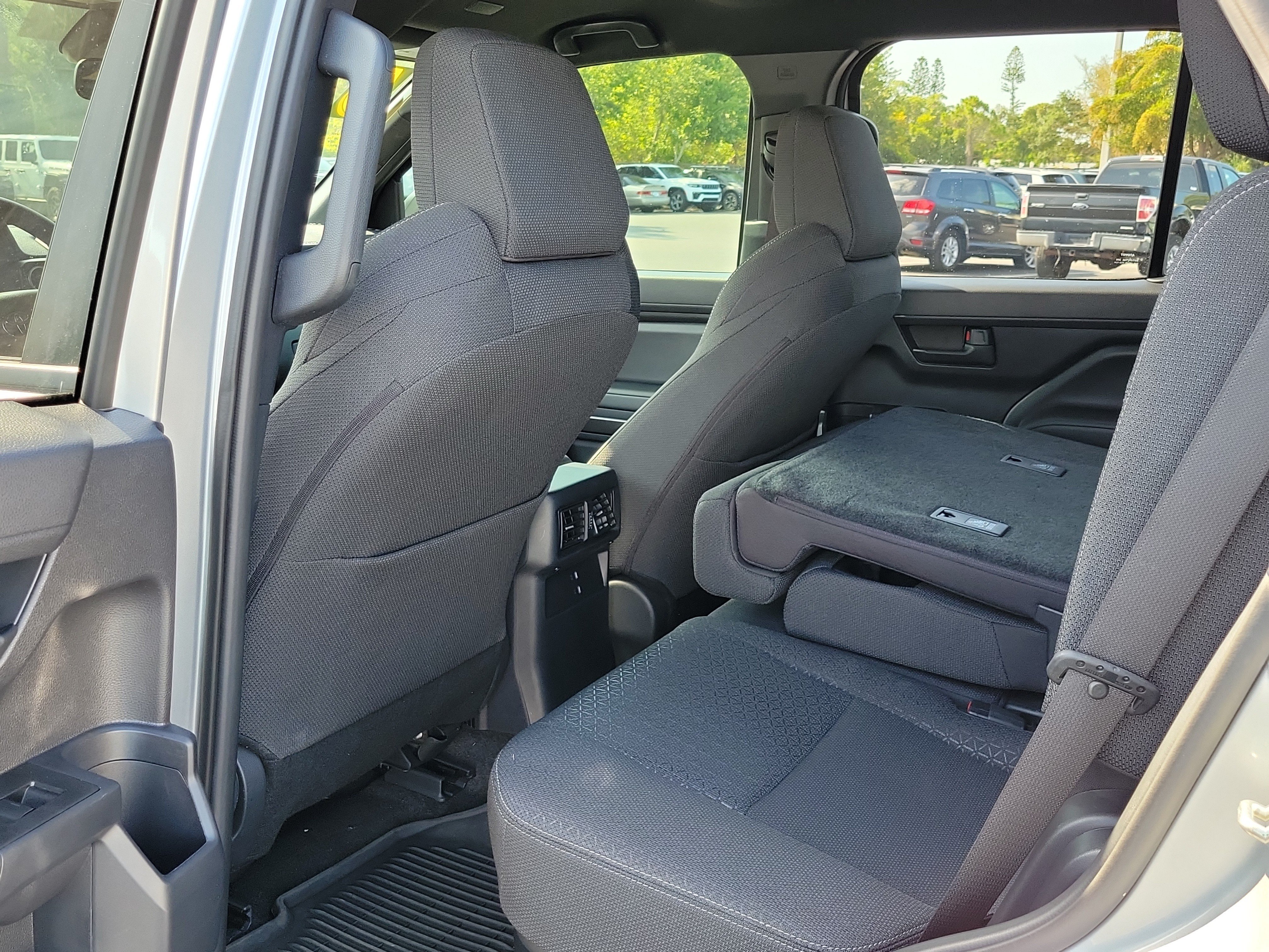 Used 2025 Toyota 4Runner SR5 AWD/4WD image 13