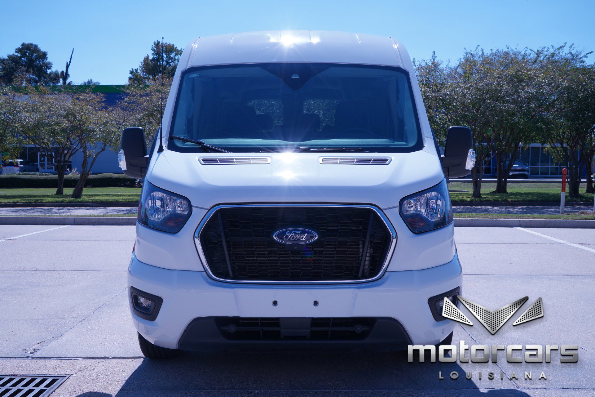 Used 2023 Ford Transit 350 XLT image 2